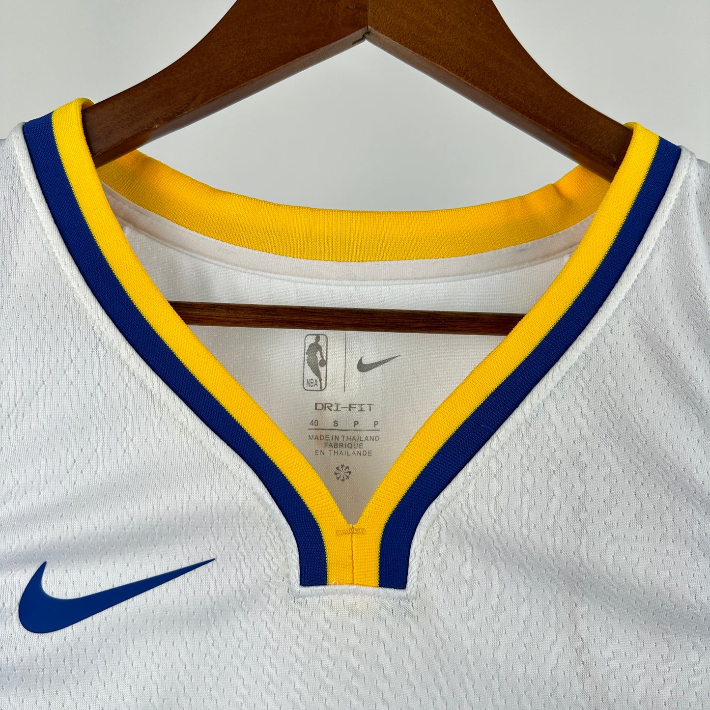23 season Warriors V-neck White