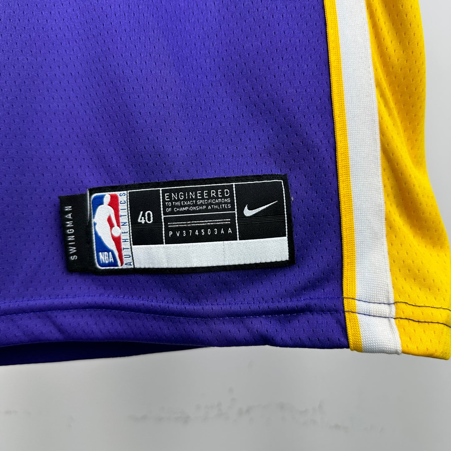 23 season Lakers V-neck Purple