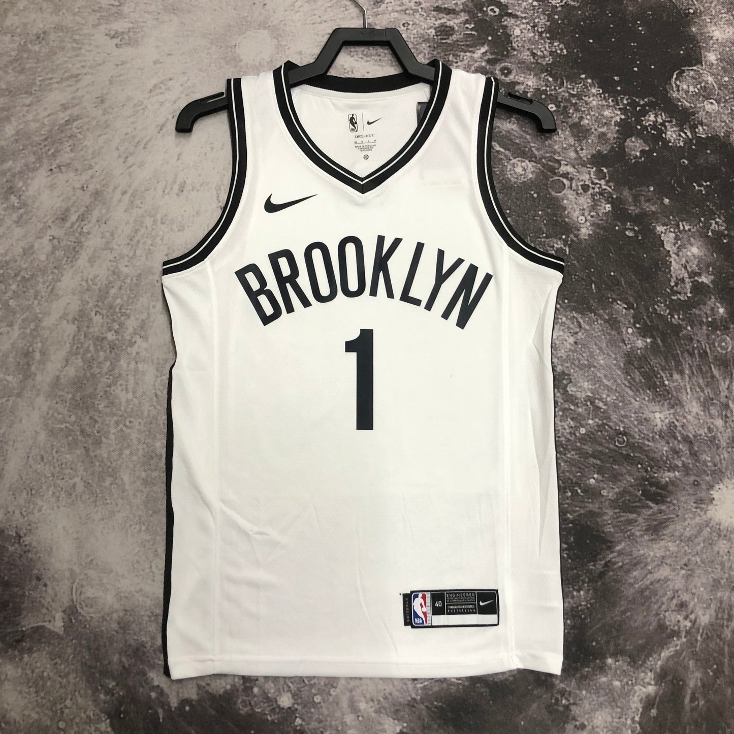 23 Season Nets V-neck White