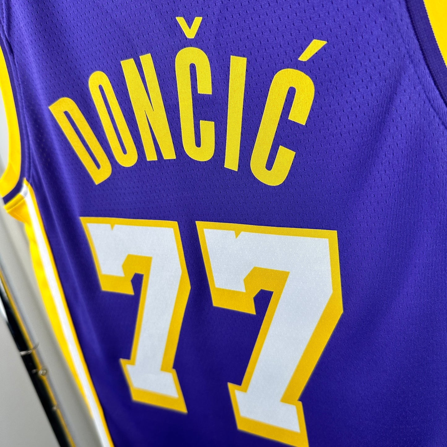 23 season Lakers V-neck Purple