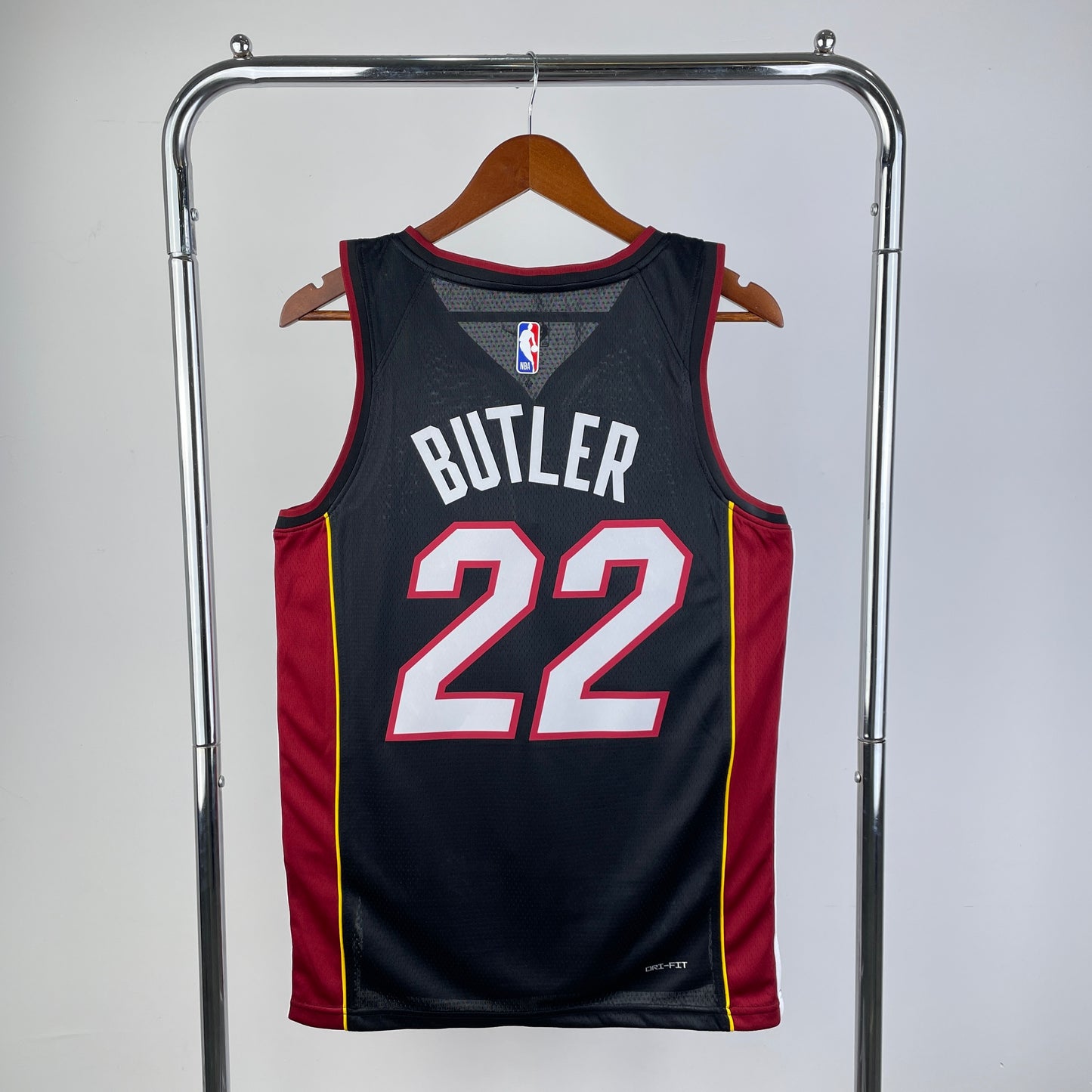 23 Season Heat V-Neck Black