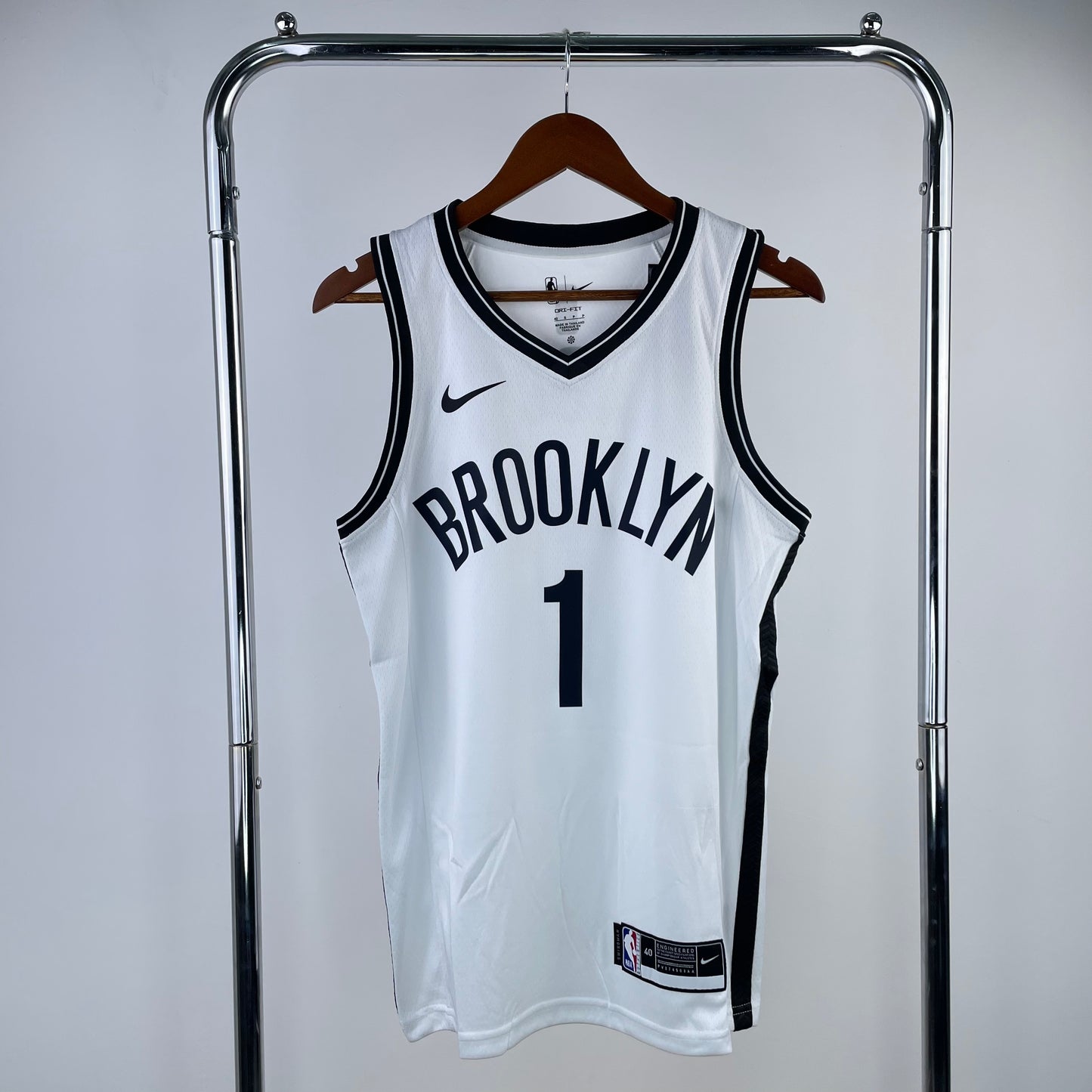 23 Season Nets V-neck White