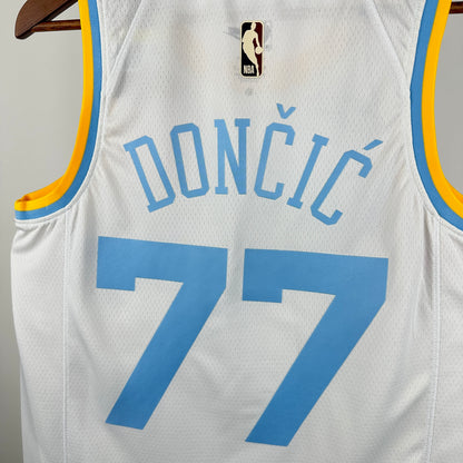 23 Season Lakers Retro