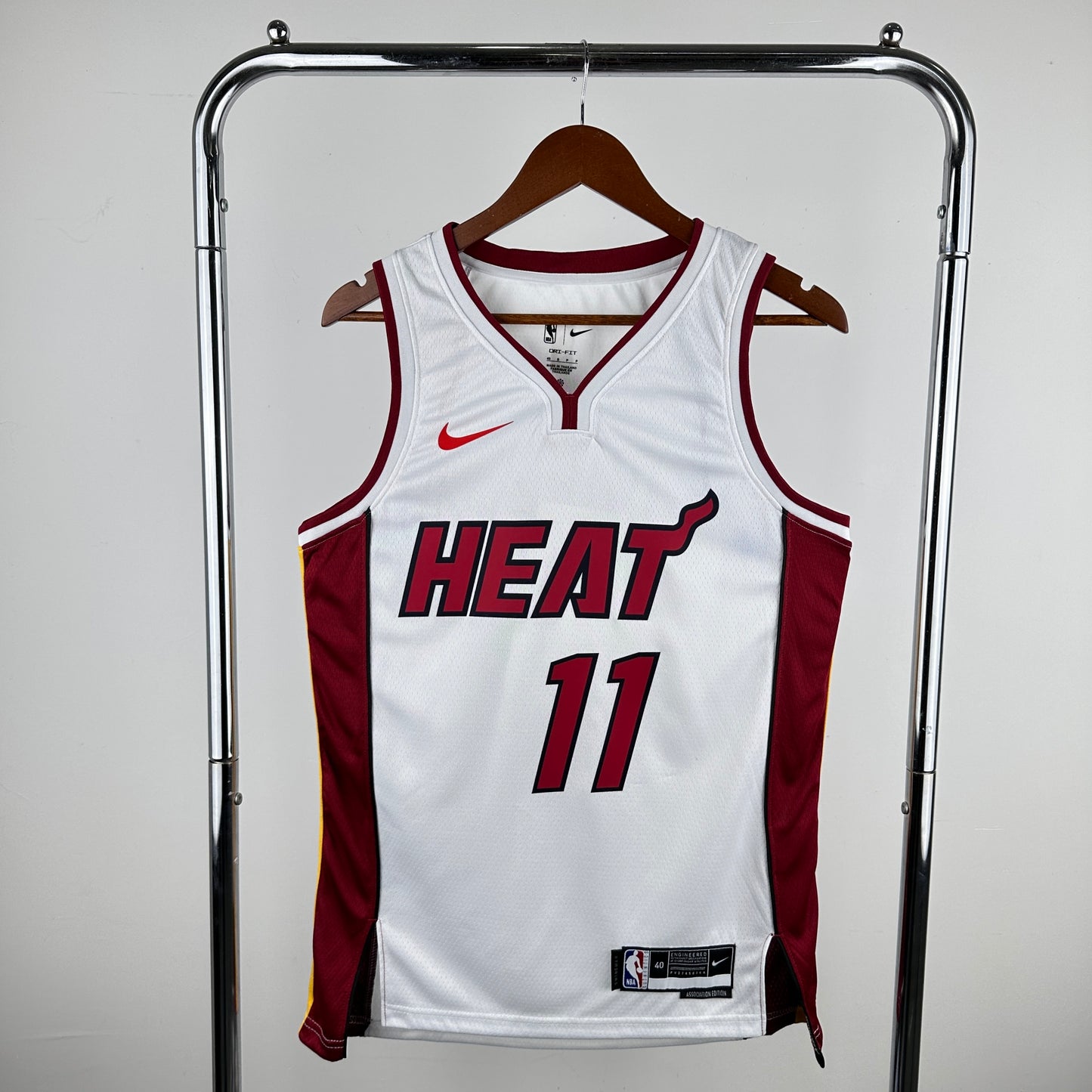 23 season Heat V leads home white