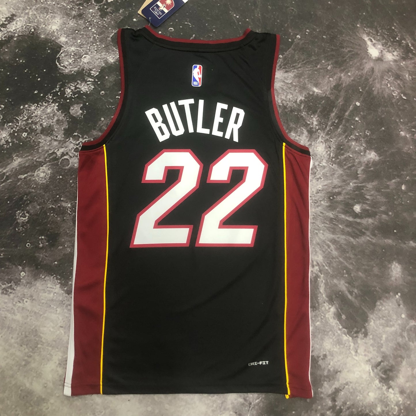 23 Season Heat V-Neck Black